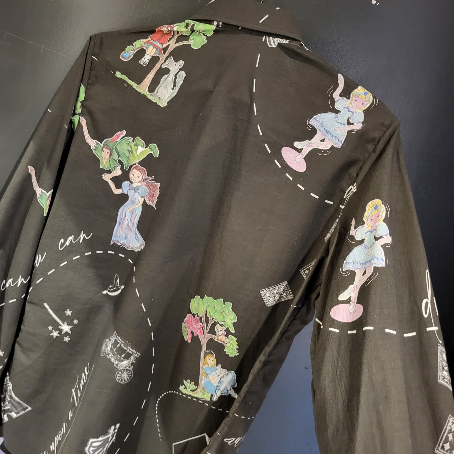 Camicia donna tessuto di design “Fairytales” in nero