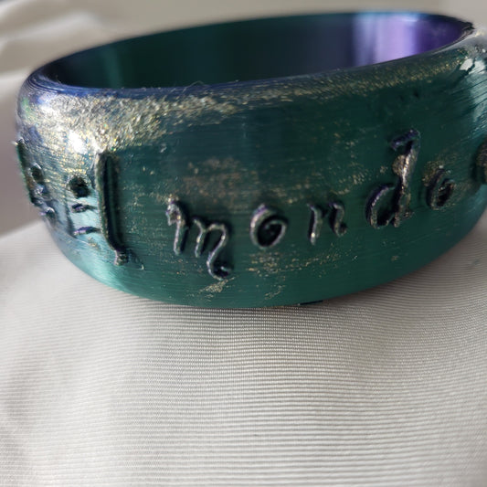 Bracciale 3D "Frase Farfalla" in filamento PLA seta blu/verde/viola - Rifinito con resina e brillantini