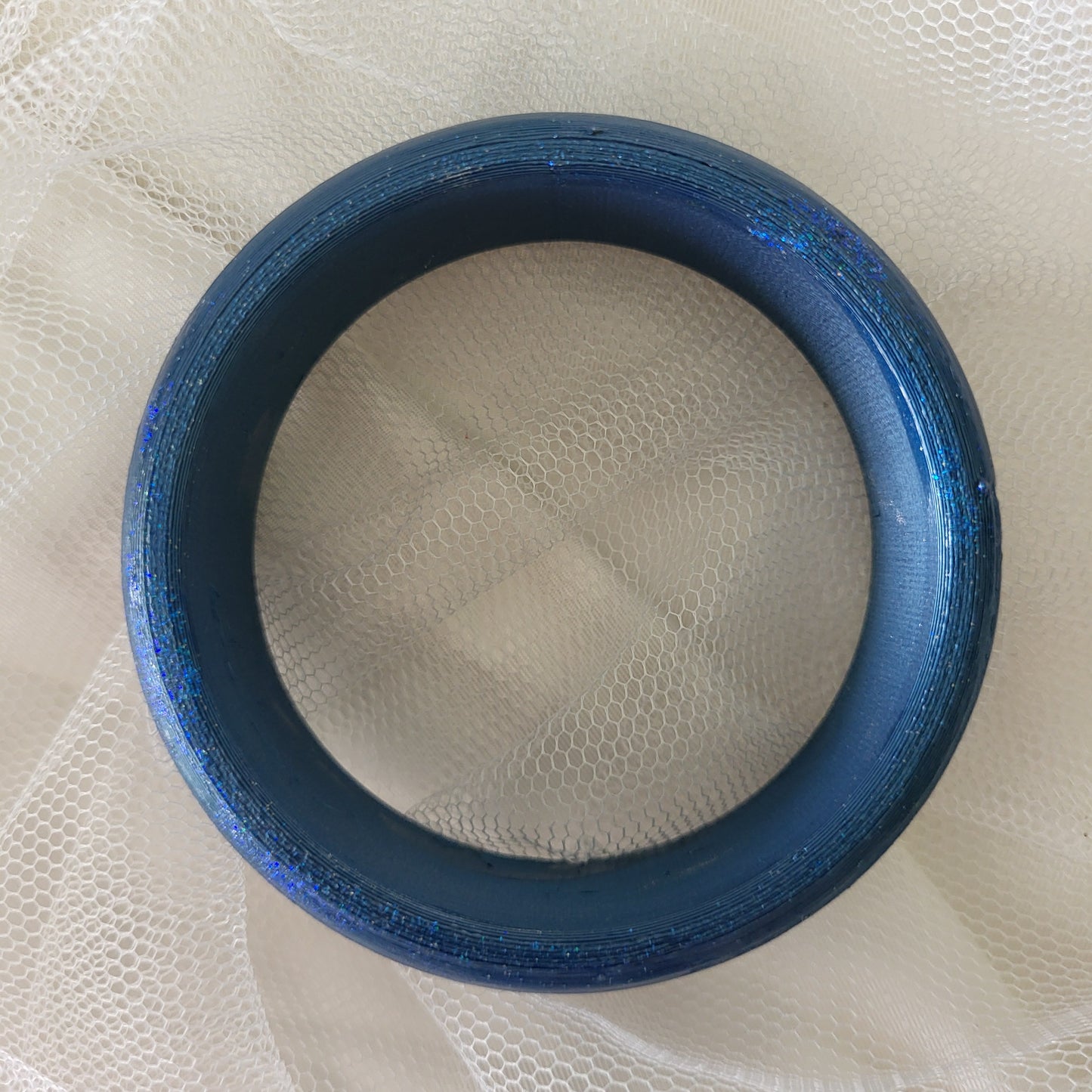 Bracciale rigido "Frase Farfalla" in filamento PLA metal blu - Rifinito con resina e brillantini