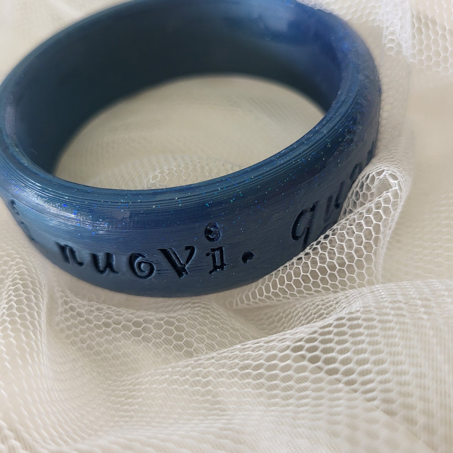 Bracciale rigido "Frase Farfalla" in filamento PLA metal blu - Rifinito con resina e brillantini